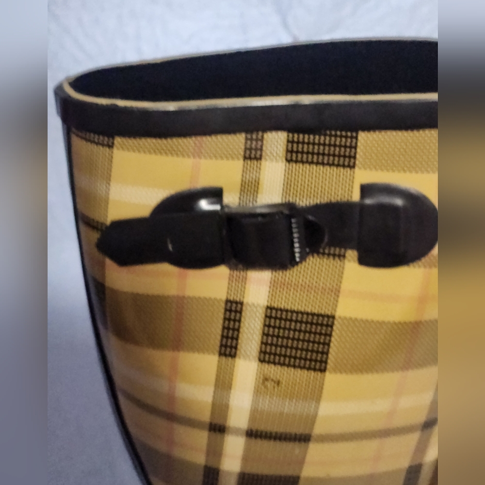NWT HENRY FERRERA Women's Plaid Rain Boots Stylish rain boots. Size 9. - Picture 8 of 8